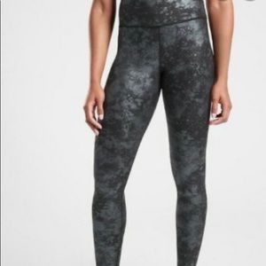 Athleta Elation 7/8 Misty Lace Tight 😍super cute!